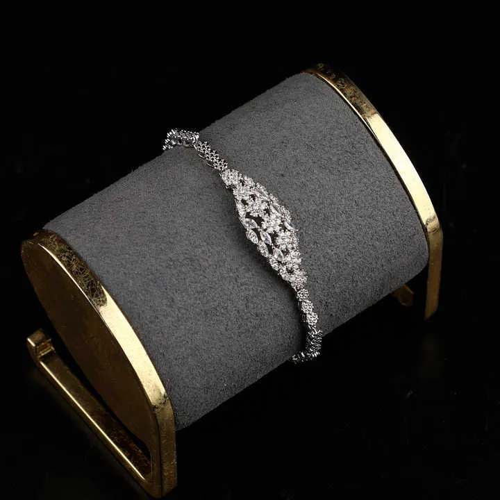 مجموعة مجوهرات نسائية فاخرة من دبيLuxury women's jewelry collection from Dubai