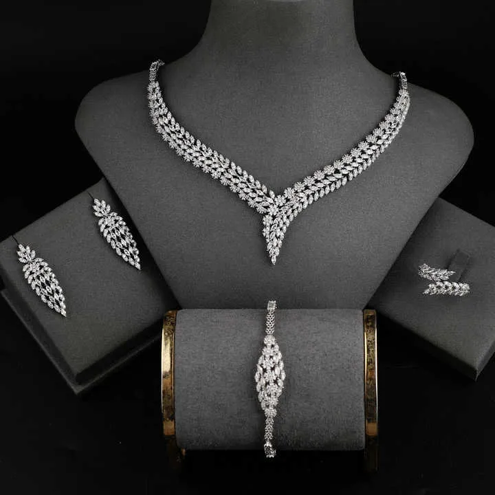 مجموعة مجوهرات نسائية فاخرة من دبيLuxury women's jewelry collection from Dubai