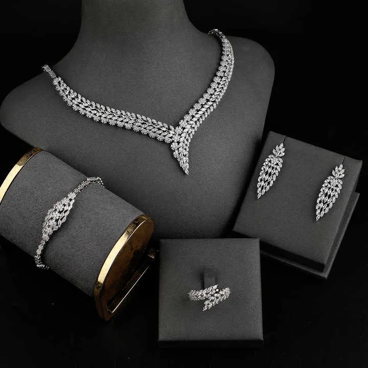 مجموعة مجوهرات نسائية فاخرة من دبيLuxury women's jewelry collection from Dubai