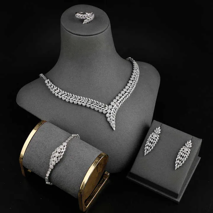مجموعة مجوهرات نسائية فاخرة من دبيLuxury women's jewelry collection from Dubai