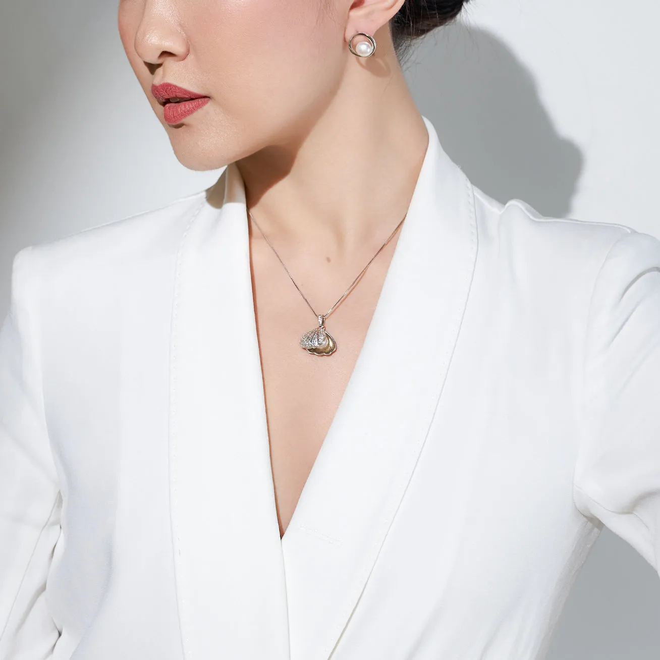 Elegant Freshwater Pearl Earrings WE00155