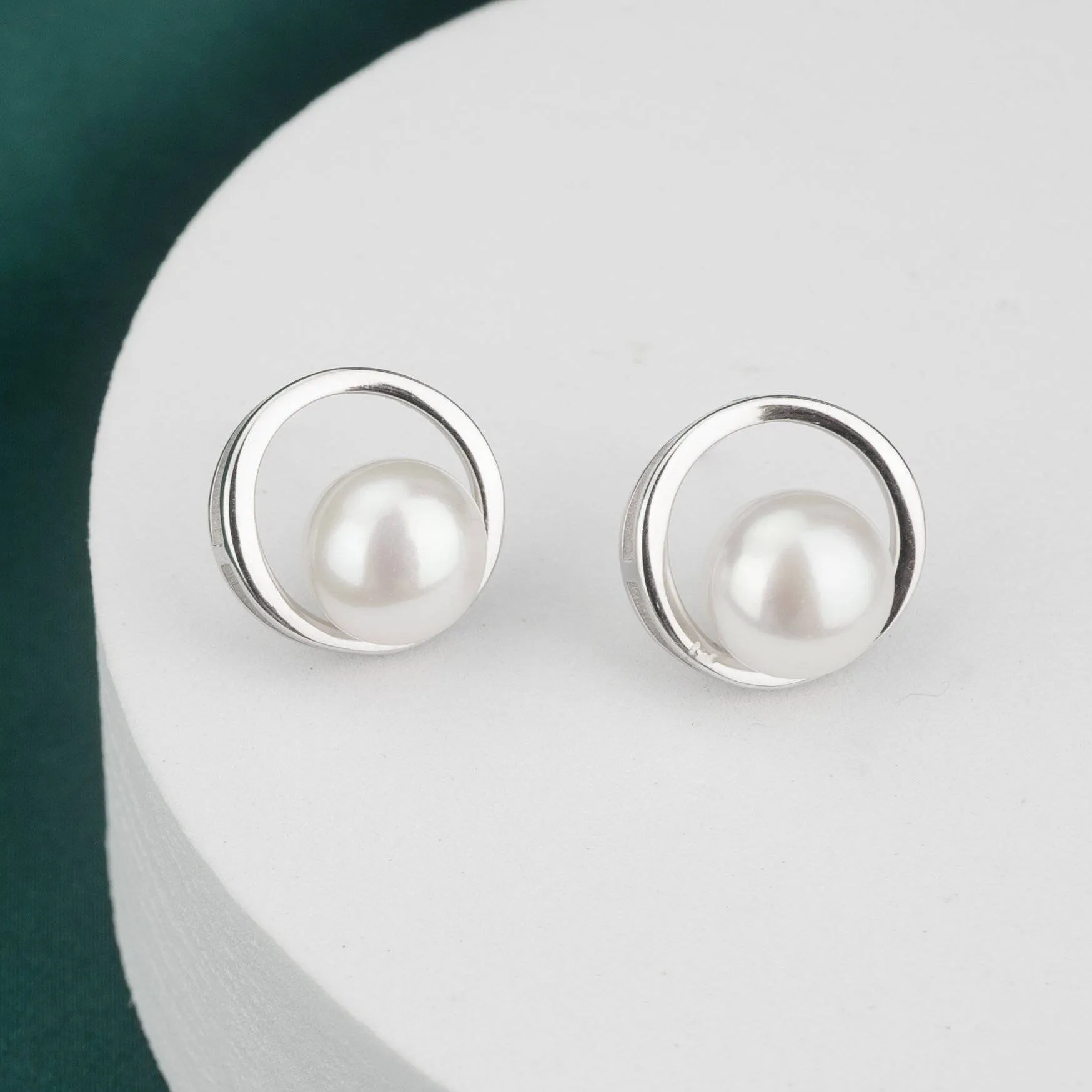 Elegant Freshwater Pearl Earrings WE00155