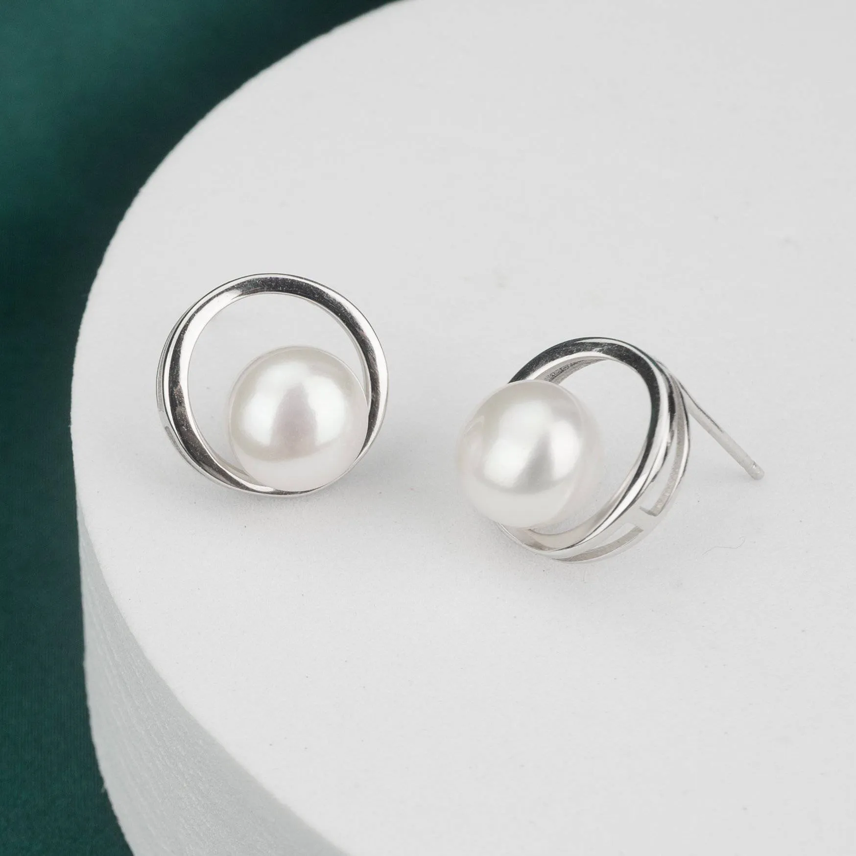 Elegant Freshwater Pearl Earrings WE00155