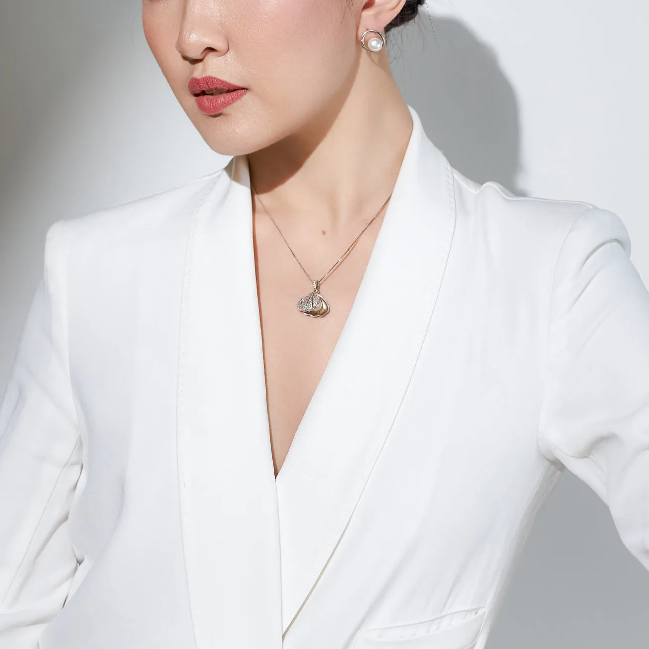 Elegant Freshwater Pearl Earrings WE00155