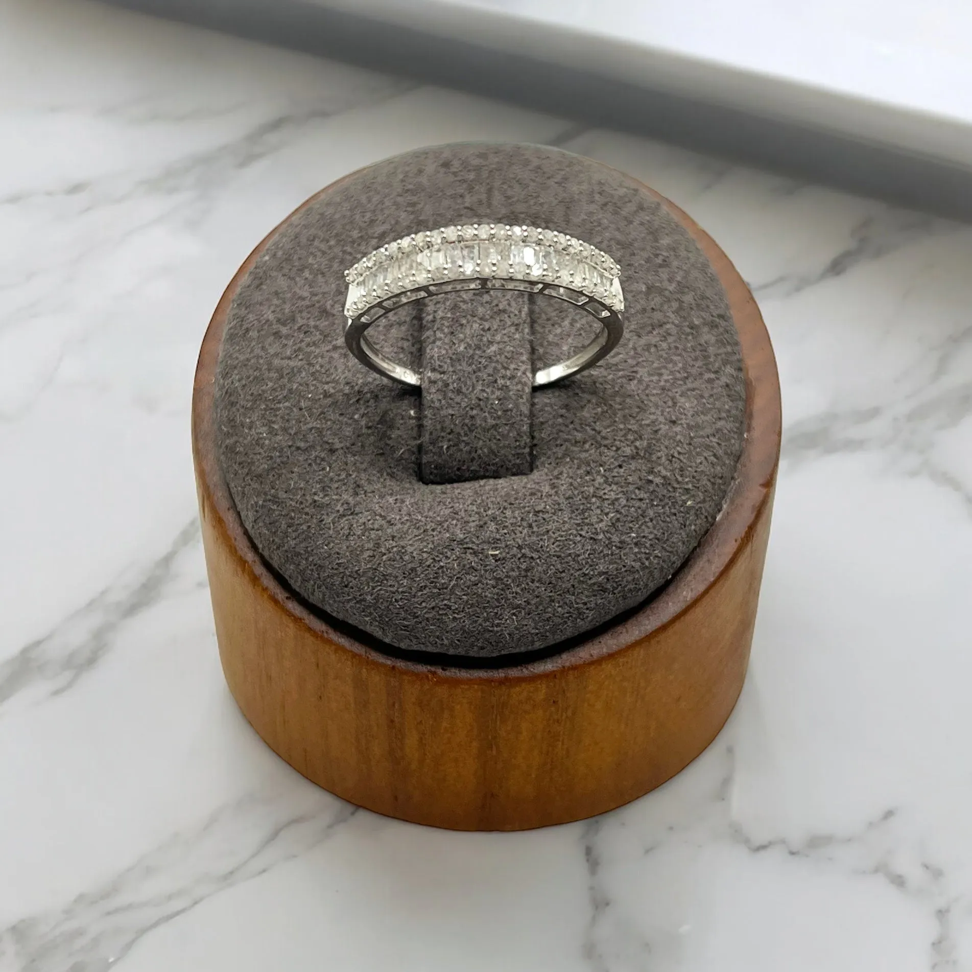EMILENE ROUND BAGUETTES RING