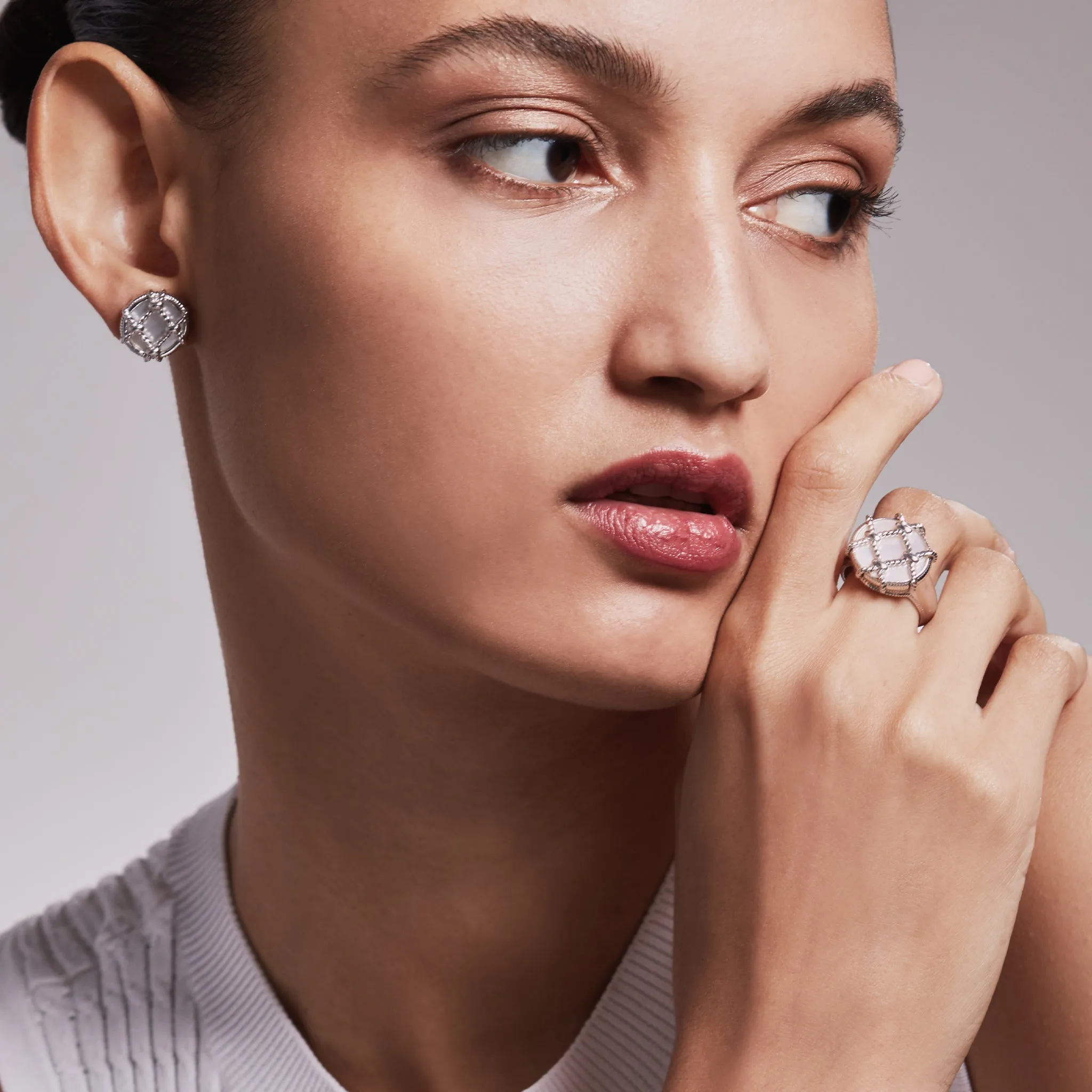 Isola Stud Earrings with Mother of Pearl