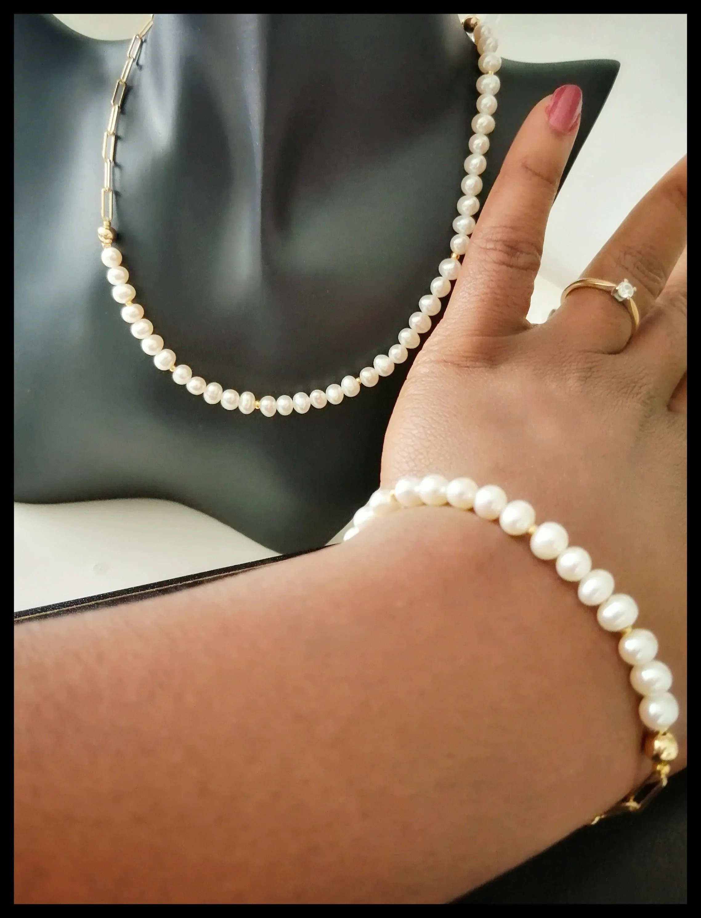 Mia Freshwater Pearl Set